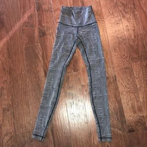 Lululemon black and white leggings